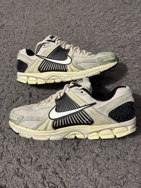 Nike vomero 5